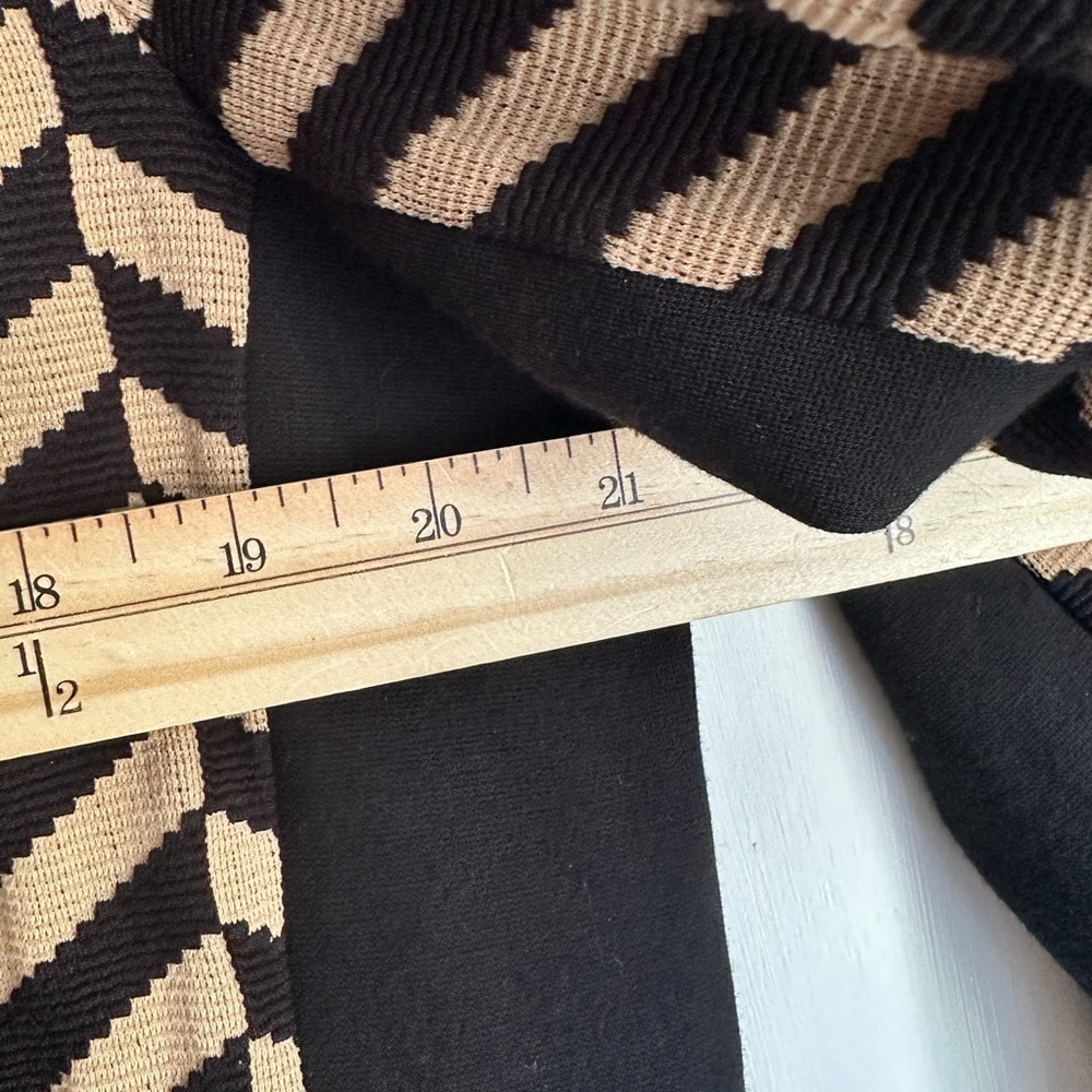 CHICOS Women’s Chevron Women's Coat/Sweater Black Tan Sz 2 (12) - Picture 4 of 5